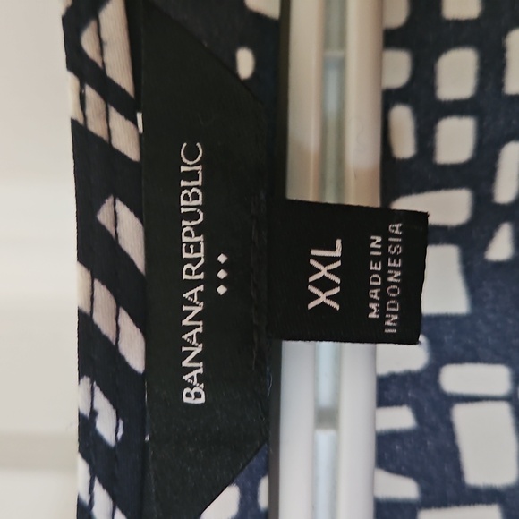 Banana Republic XXL Monochrome Geometric Blouse NWOT - Picture 3 of 8